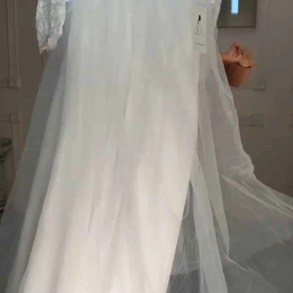 Elegant White Lace Long Sleeve Dress - Picture 3 of 4